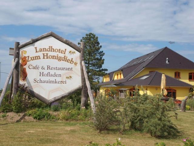 Landhotel zum Honigdieb Ribnitz-Damgarten Exterior foto